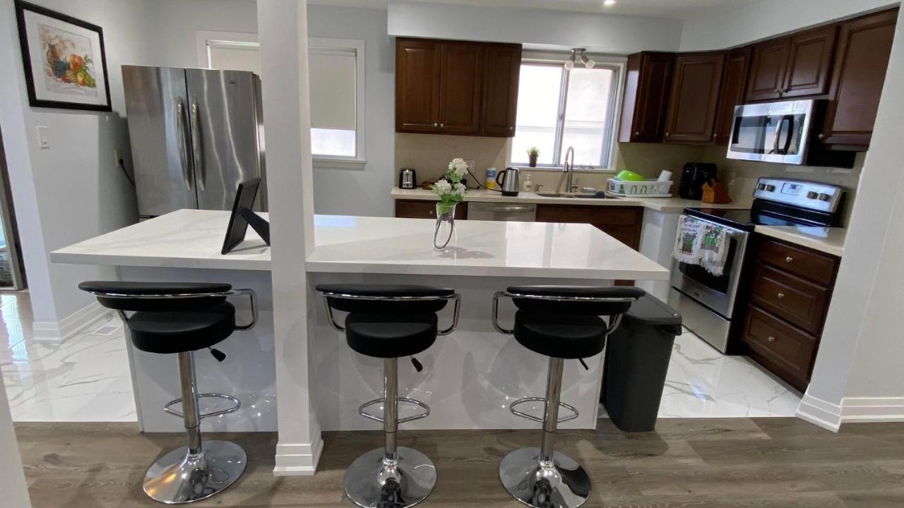 Spectacular 3 Bedroom 2 Wr House - Close To Airport Toronto Exterior foto